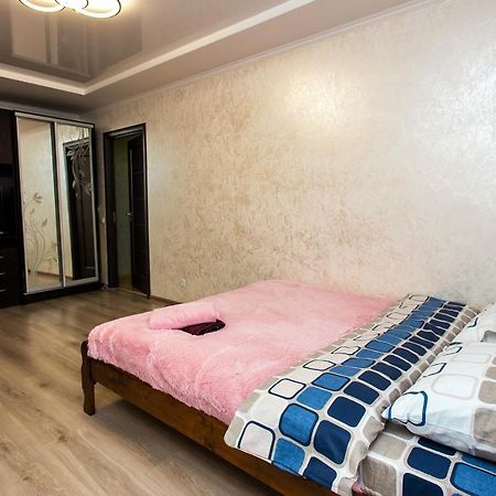 Подобово В Центрі Поряд Жд Ternopil Buitenkant foto