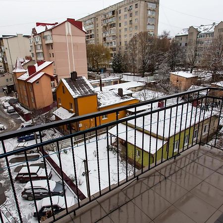 Подобово В Центрі Поряд Жд Ternopil Buitenkant foto