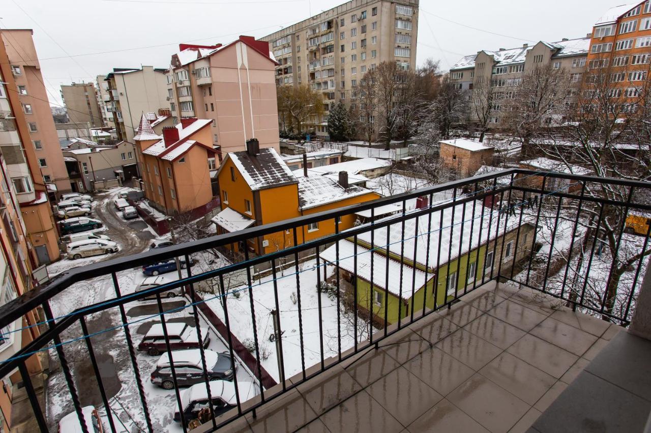 Подобово В Центрі Поряд Жд Ternopil Buitenkant foto